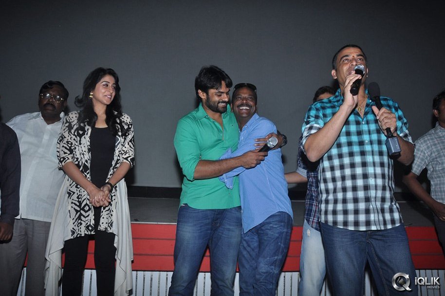 Pilla-Nuvvu-Leni-Jeevitham-Movie-Team-Visits-Viswanath-Theatre